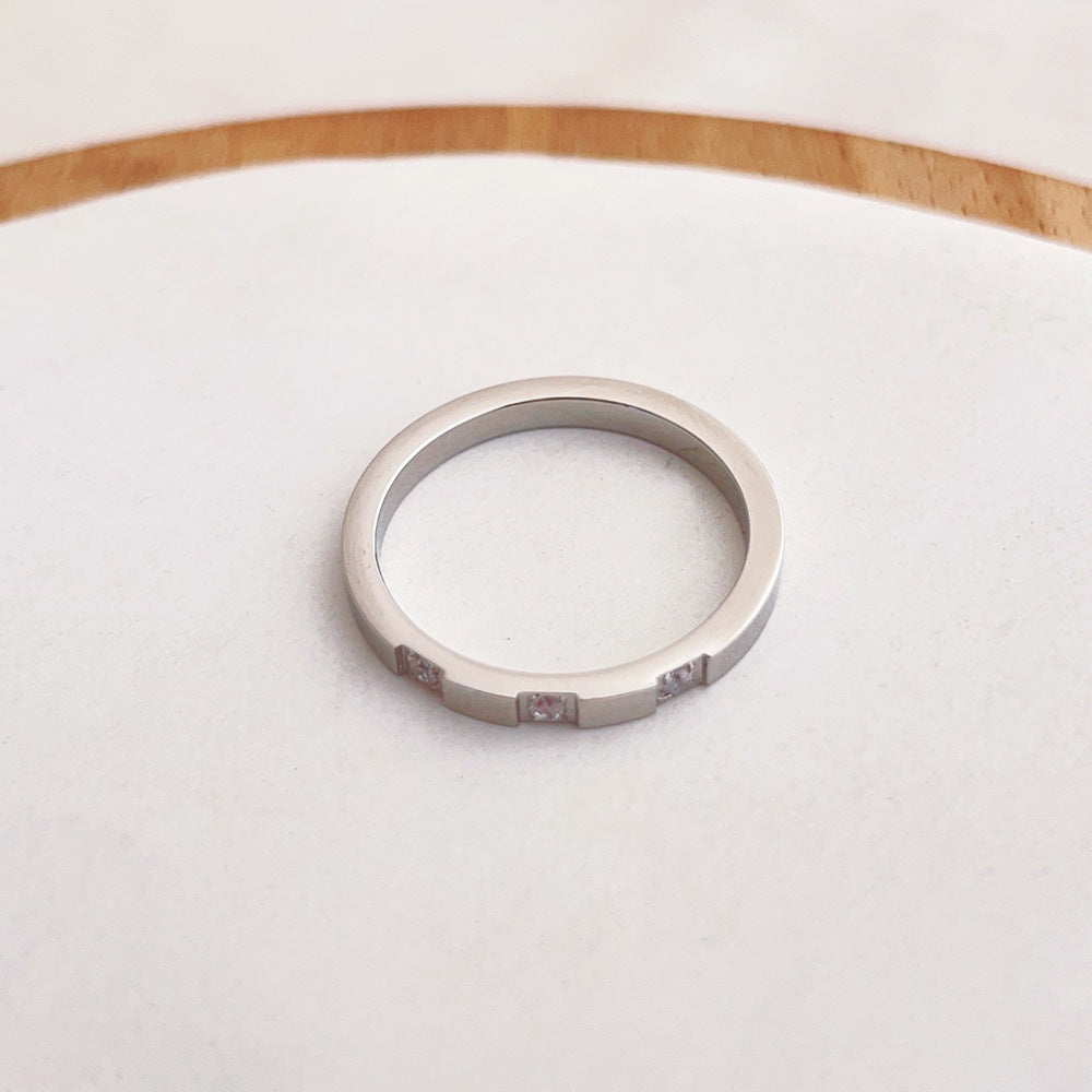 Fashionable Women's Ring With Three Diamonds