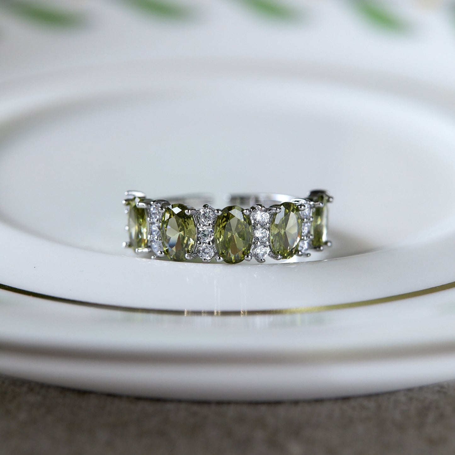 Peridot Retro  Style Gorgeous Heavy Craft Light Luxury Zircon Full Diamond Ring, Stackable New Style, Shiny Marquise & Round Cut
